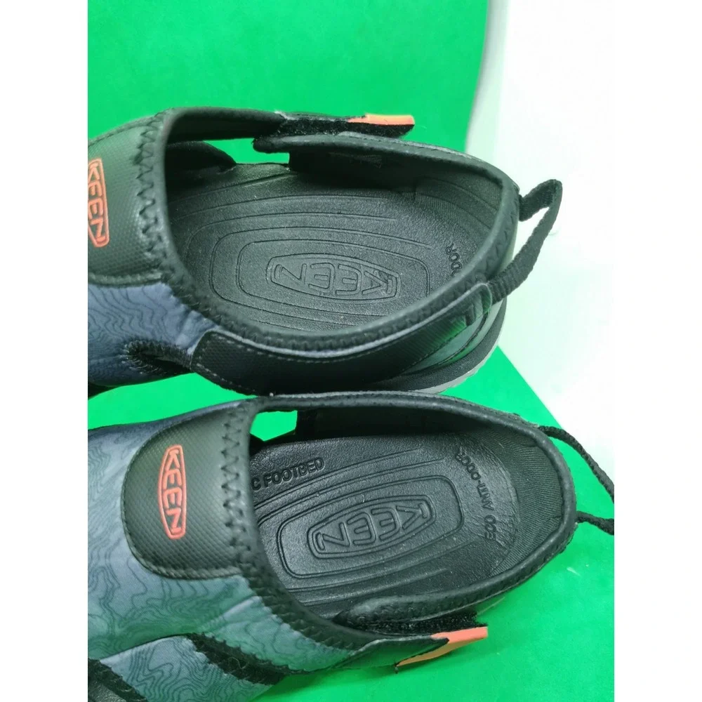 KEEN Stingray Closed Toe Sandals Black/Safety Orange Youth/ Men's Size 6